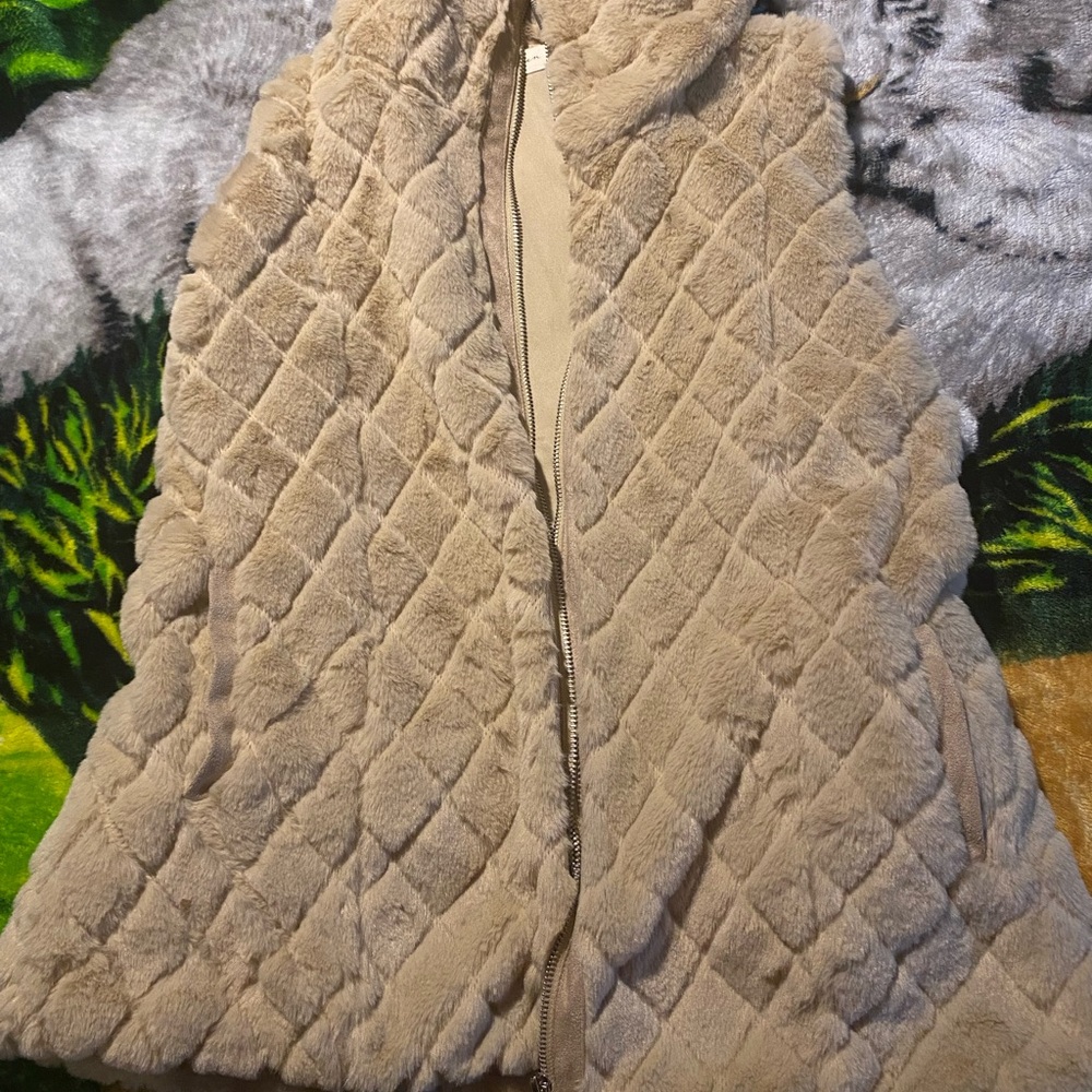 Women's Beige Quilted Faux Fur Vest
